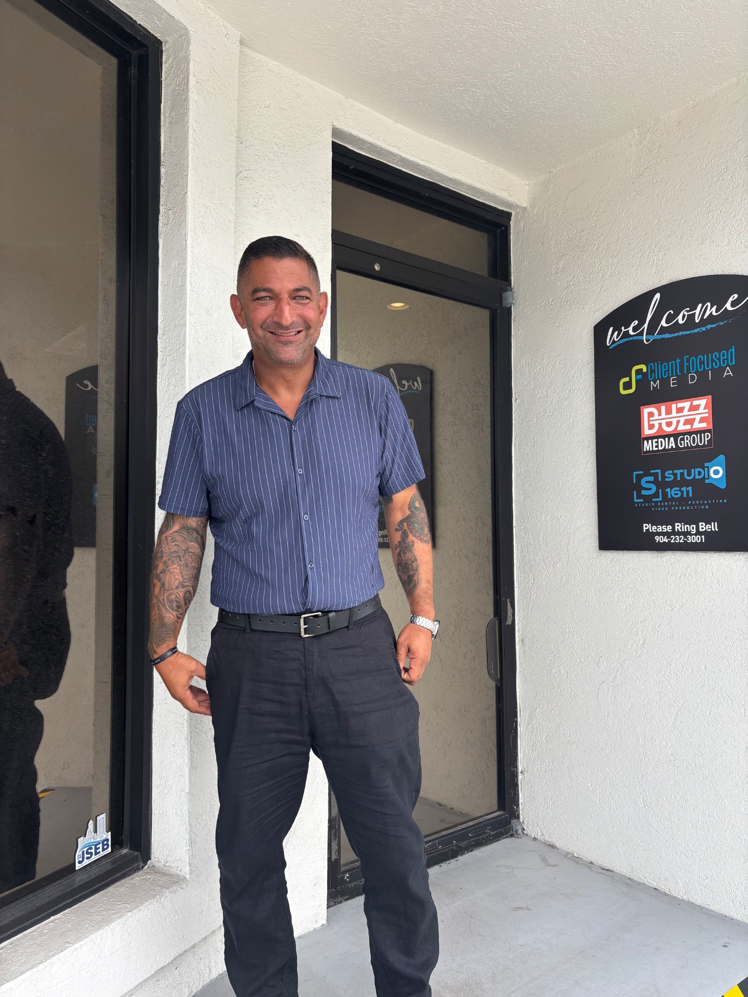 Jacksonville Florida private investigator Jim Wojnar arriving for The Horse's Mouth podcast appearance